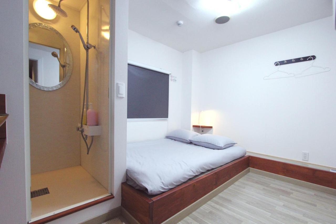 I Osaka House Hotel Buitenkant foto